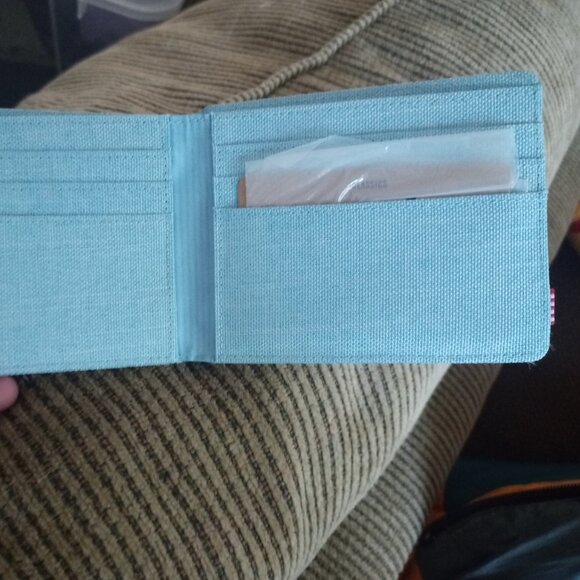 NWOT Herschel Supply Bi- fold Wallet - Picture 2 of 4